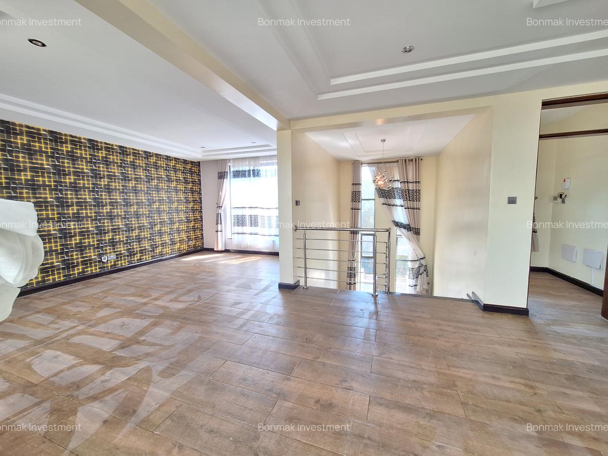 5 Bed Townhouse with En Suite at Lavington Green. - 11