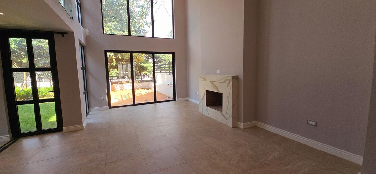 4 Bed House with En Suite at Palm Valley - 14