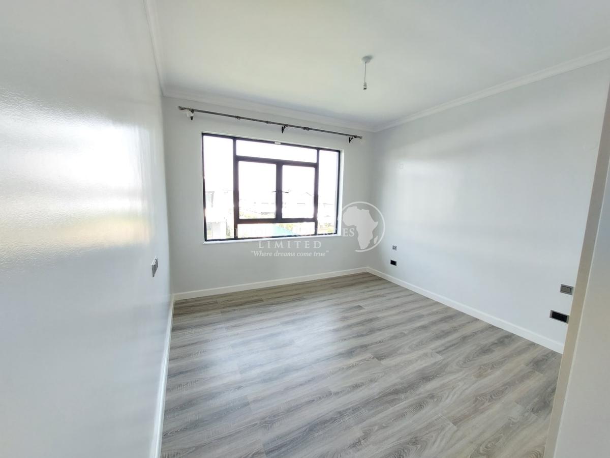 4 Bed House with En Suite in Runda - 14