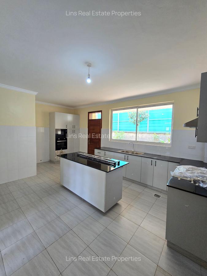 5 Bed Townhouse with En Suite in Kyuna - 7