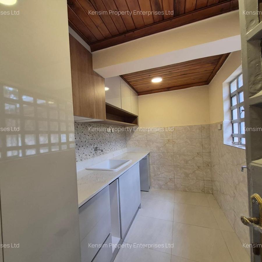 5 Bed House with En Suite in Runda - 9