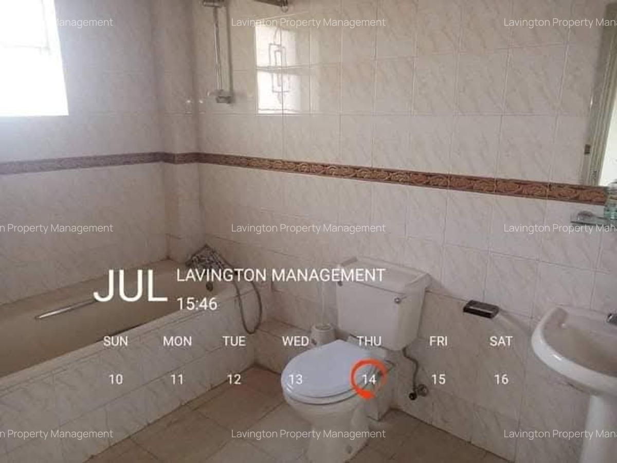 3 Bed Apartment with En Suite at Valley Arcade - 8