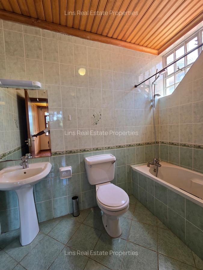 5 Bed House with En Suite in Runda - 14