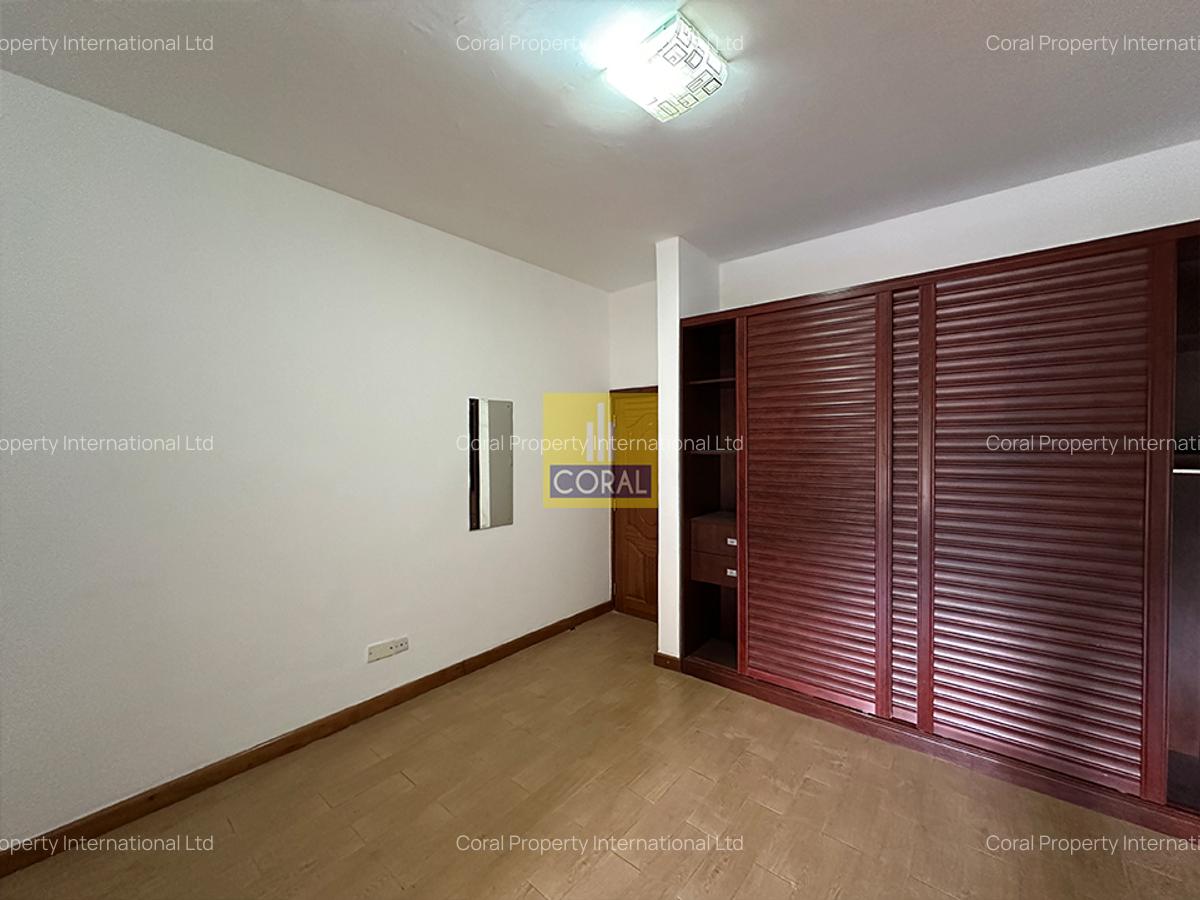 4 Bed Townhouse in Parklands - 8