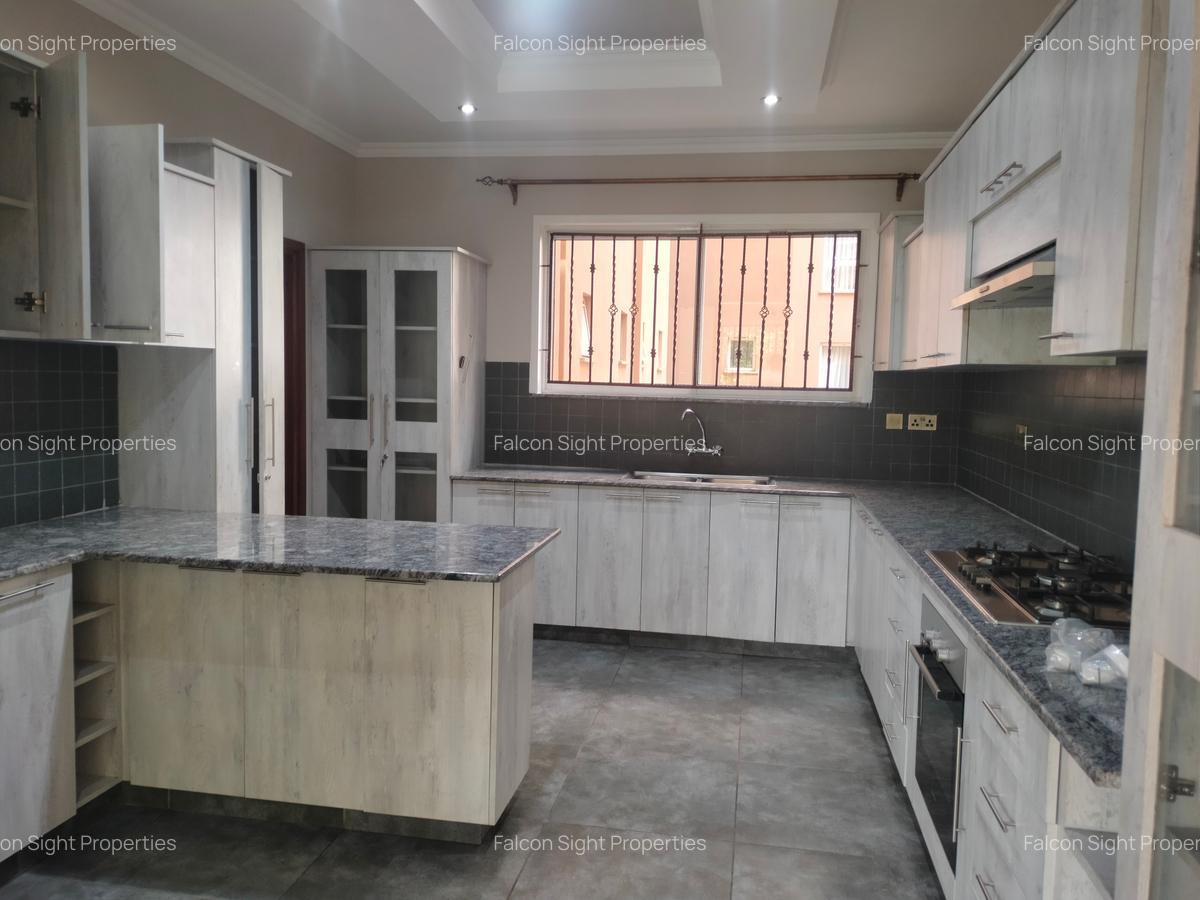 3 Bed Apartment with Staff Quarters at Walk Distance To Riverside Square - 4