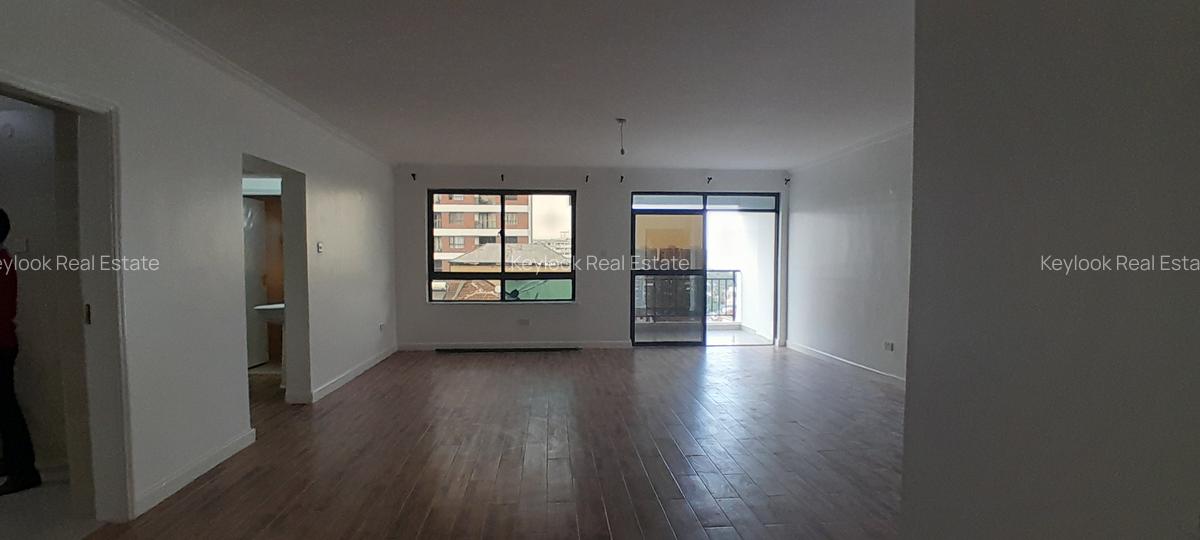 3 Bed Apartment with En Suite at Lavington - 4