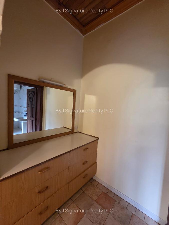 4 Bed Townhouse with En Suite in Hill View - 12