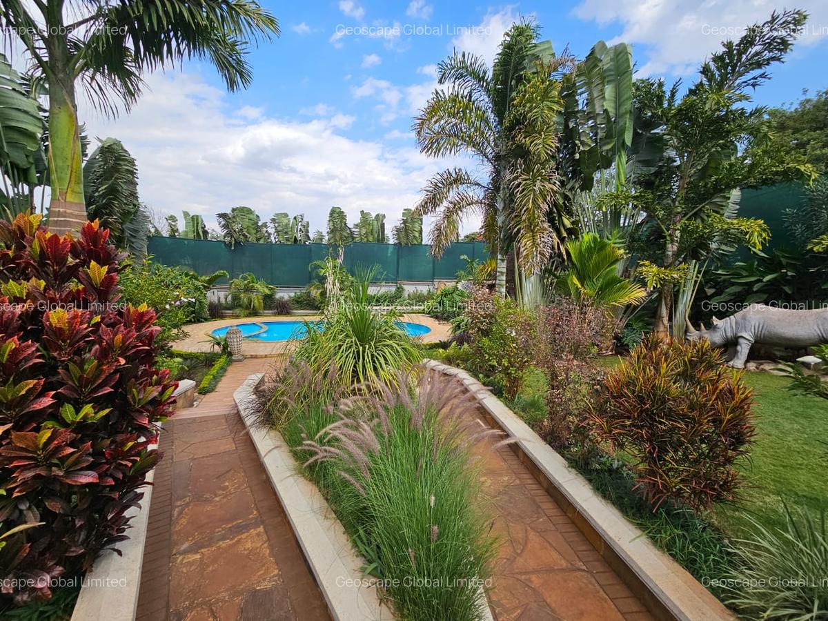 5 Bed House with En Suite in Runda - 2