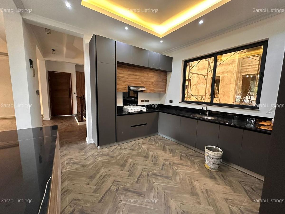 4 Bed Townhouse with En Suite in Lavington - 11