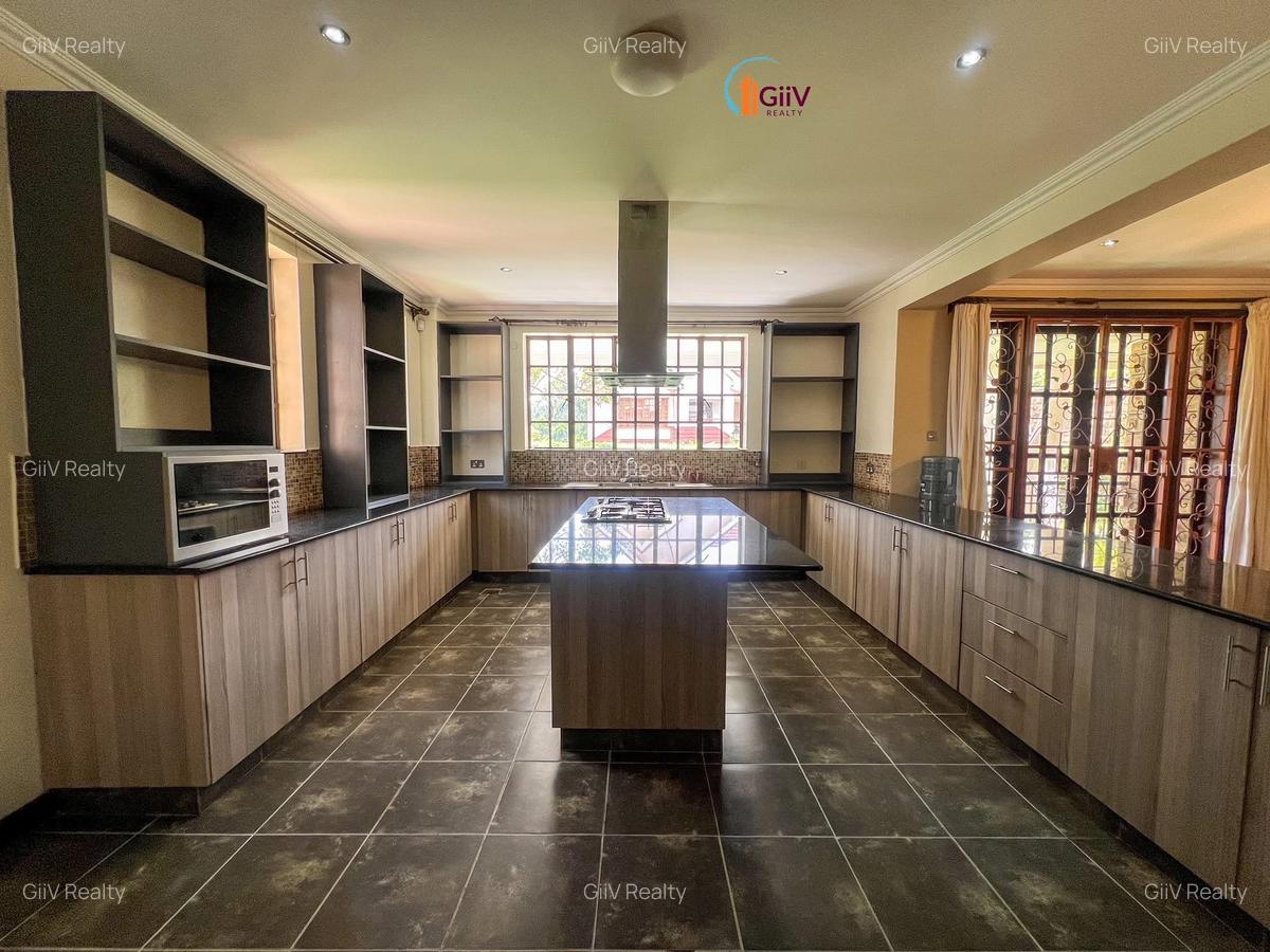 4 Bed Townhouse with Swimming Pool in Rosslyn - 9