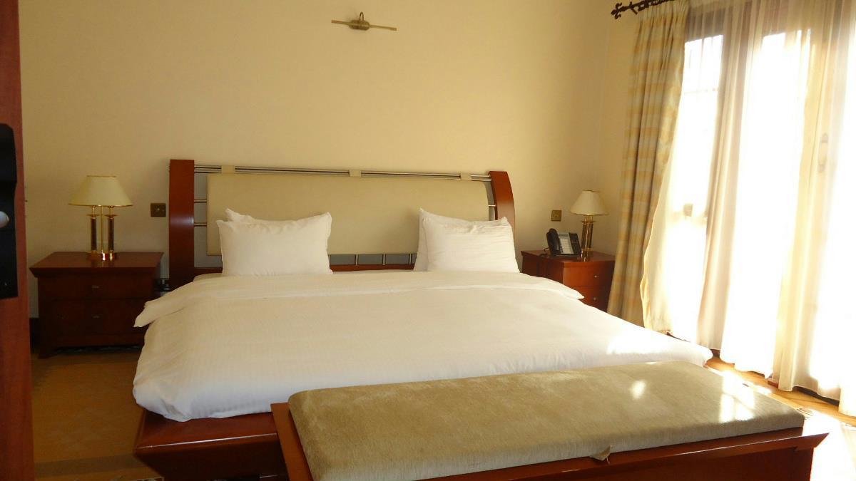4 Bed Villa with Garden in Windsor - 11