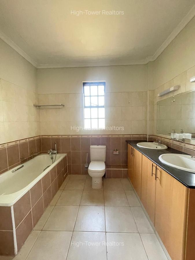 4 Bed House with En Suite in Runda - 16