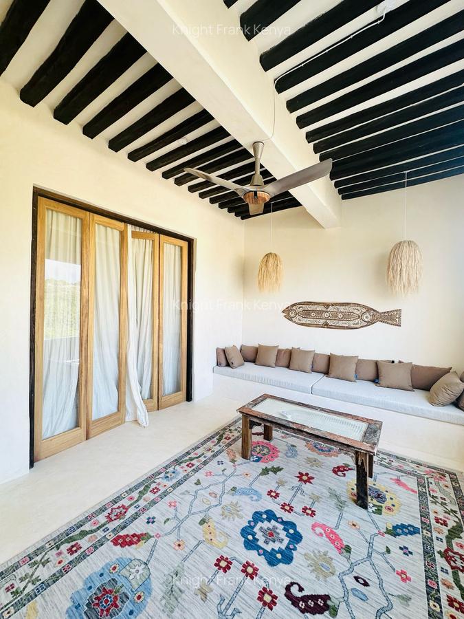 6 Bed House with Swimming Pool in Lamu - 8