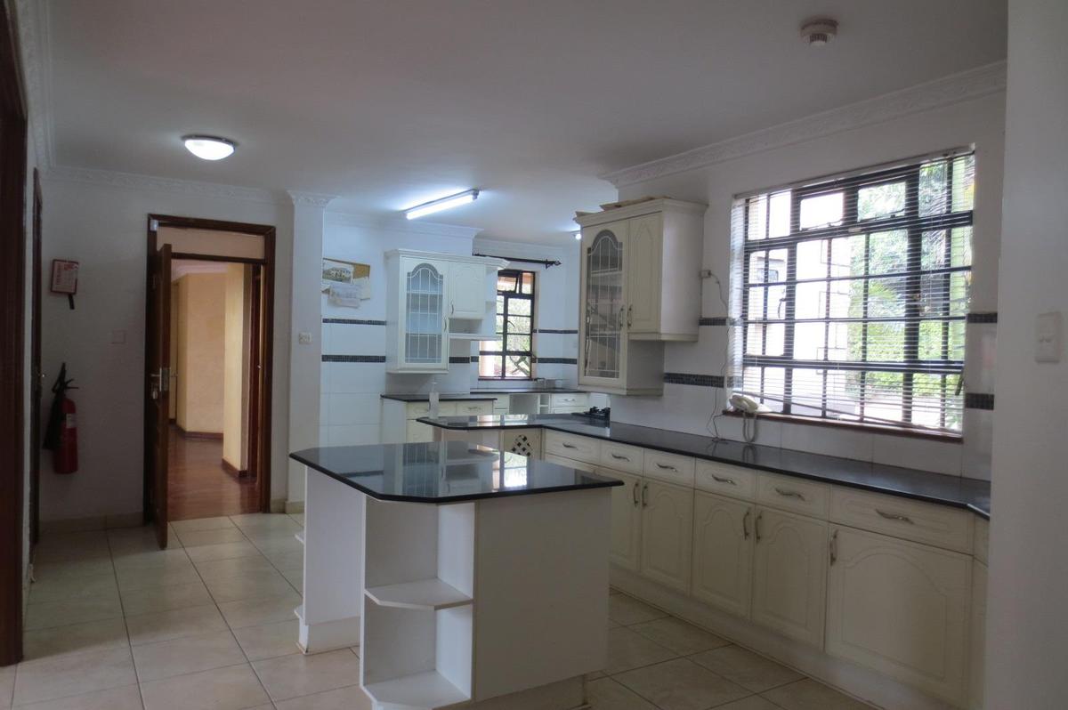 4 Bed Townhouse with En Suite in Runda - 6