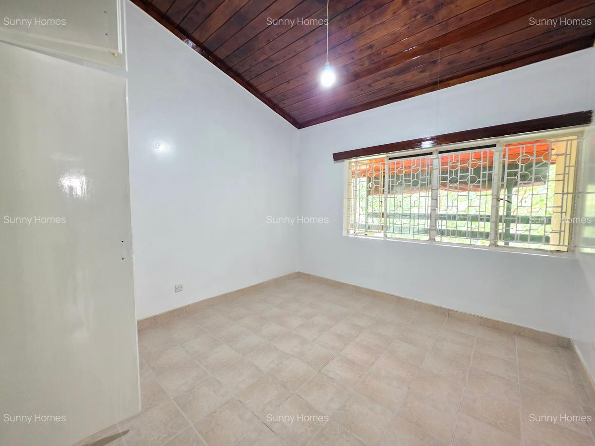 4 Bed House with En Suite at Lavington Green - 11