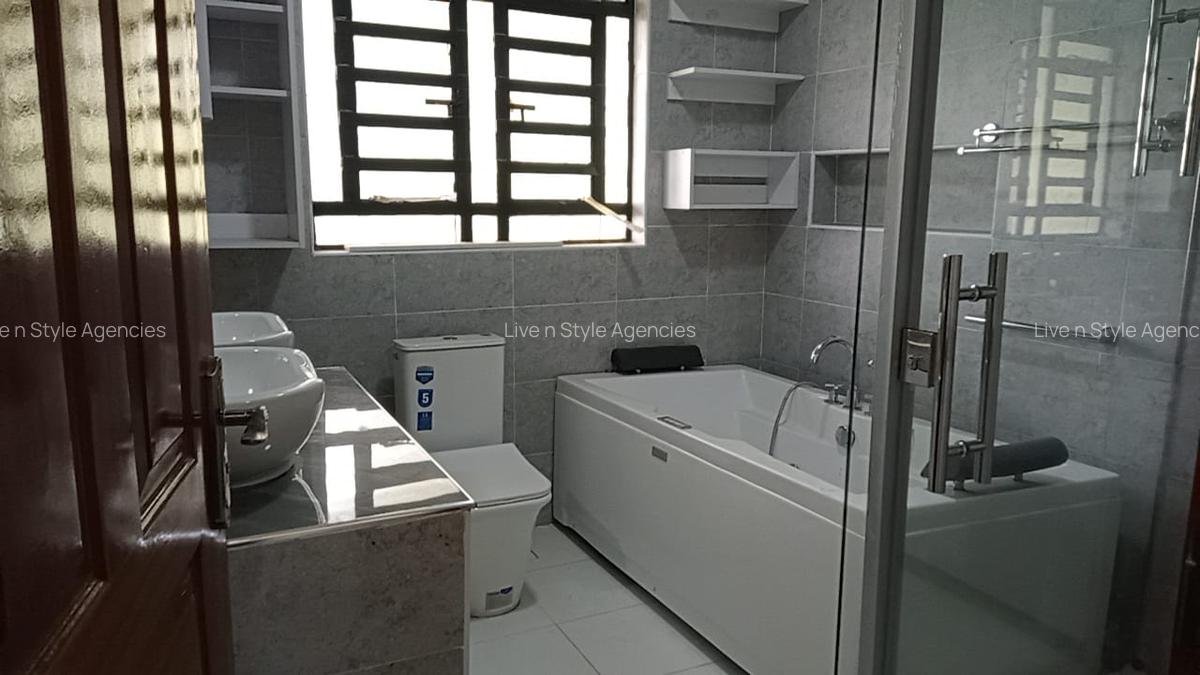 5 Bed Townhouse with En Suite in Runda - 20