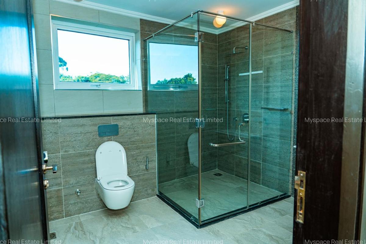 5 Bed Townhouse with En Suite in General Mathenge - 11