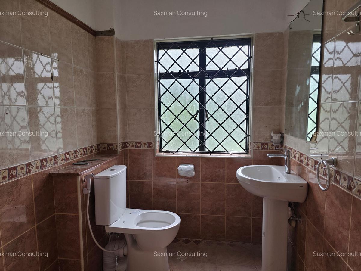 4 Bed House with En Suite in Lavington - 15