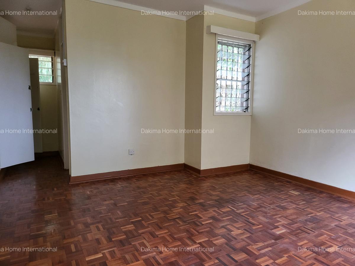 4 Bed House with En Suite in Loresho - 12