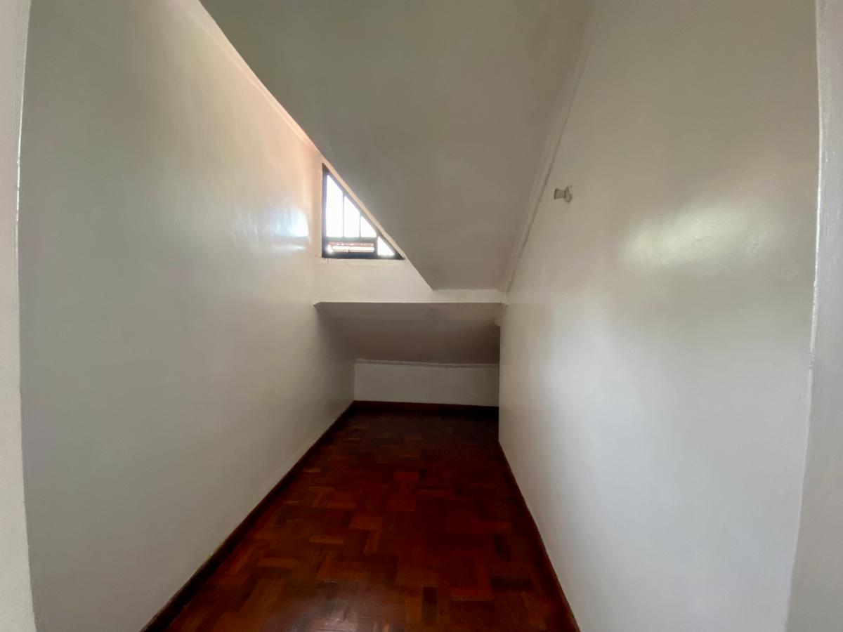 4 Bed Townhouse with En Suite in Lavington - 14