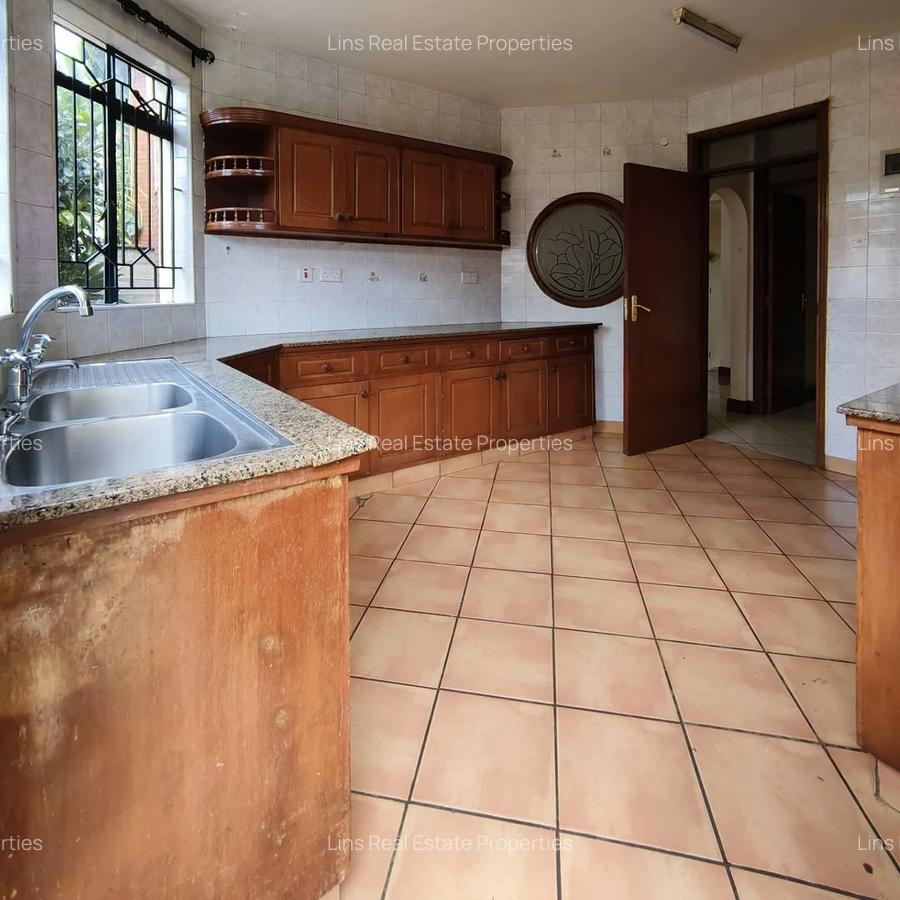 4 Bed Townhouse with En Suite in Lavington - 17
