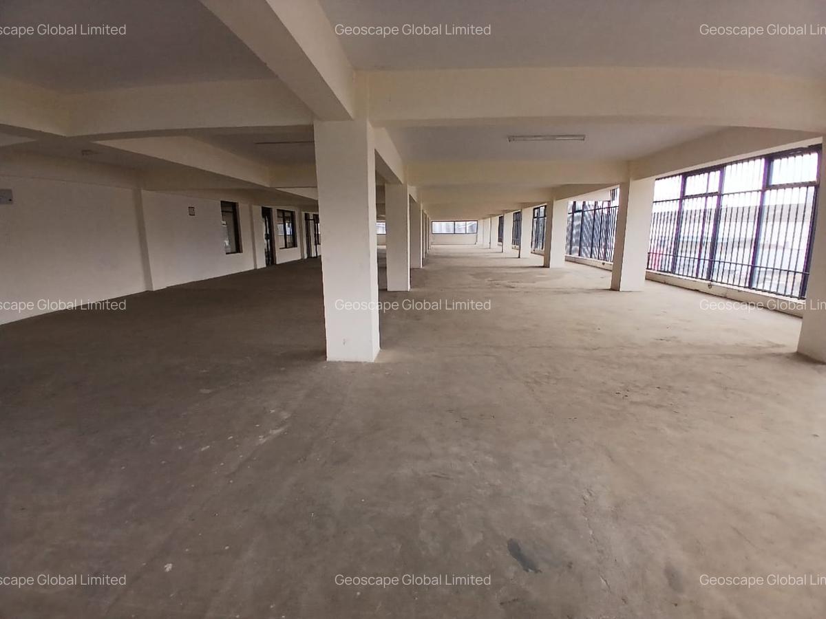 8,400 ft² Commercial Property with Parking in Industrial Area - 2