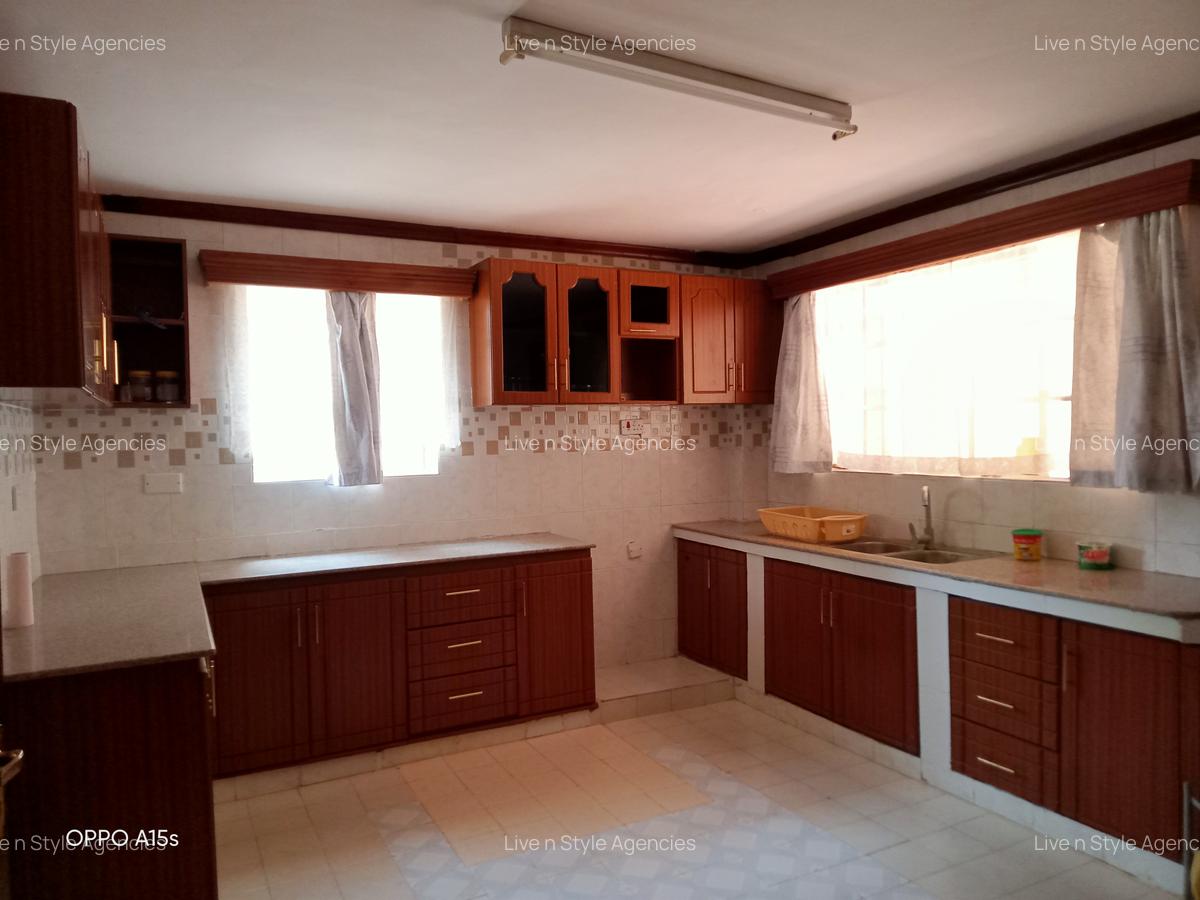 5 Bed House with En Suite in Runda - 8