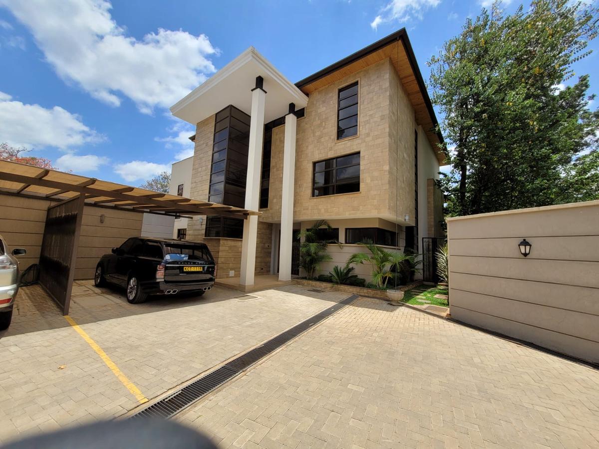 5 Bed Townhouse with En Suite at Lavington - 1