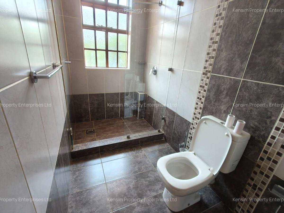 4 Bed Townhouse with En Suite in Rosslyn - 12