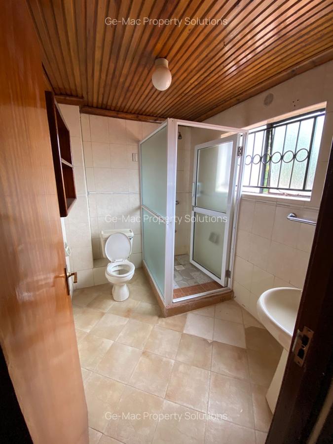 5 Bed House with En Suite in Runda - 11