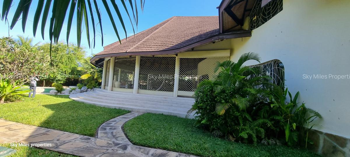 5 Bed Villa with En Suite at Diani - 16