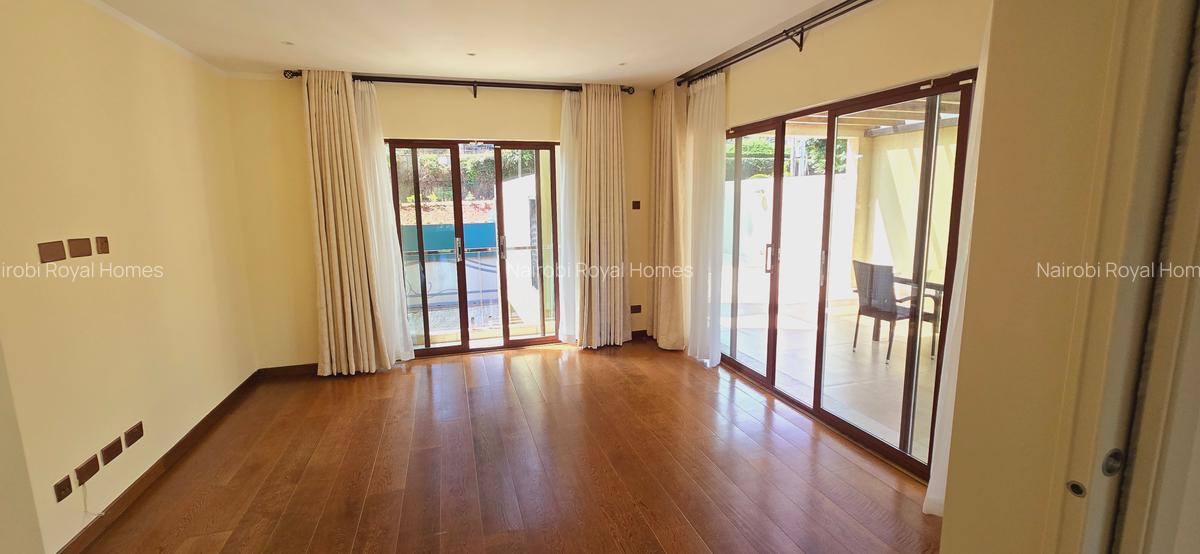 5 Bed Townhouse with En Suite at Off Convent Drive - 18