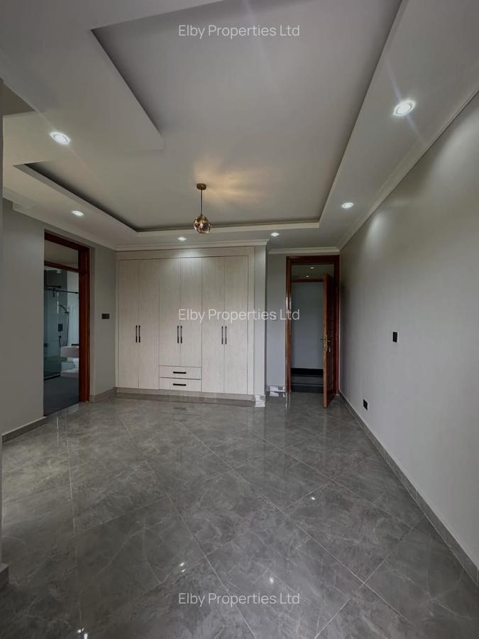 5 Bed House with En Suite in Runda - 13