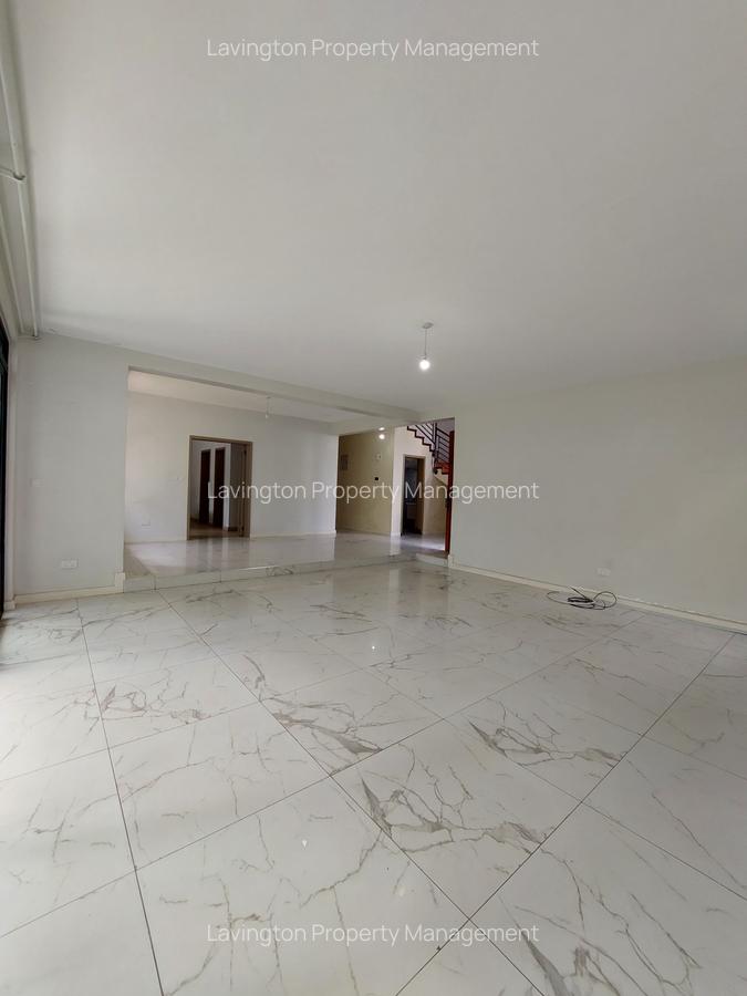 5 Bed House with En Suite at Lavington Green - 7