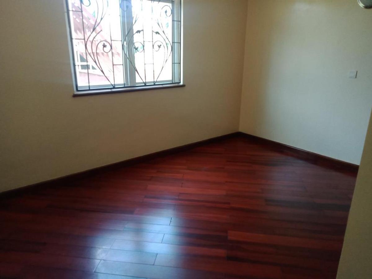 5 Bed Townhouse with En Suite at Lavington Green - 18