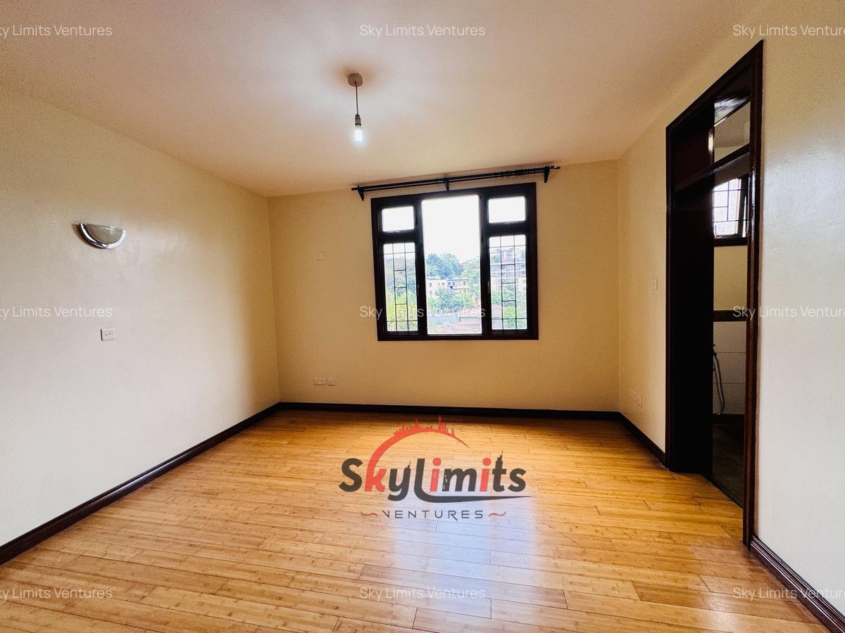 3 Bed Apartment with En Suite at Riverside Drive - 12