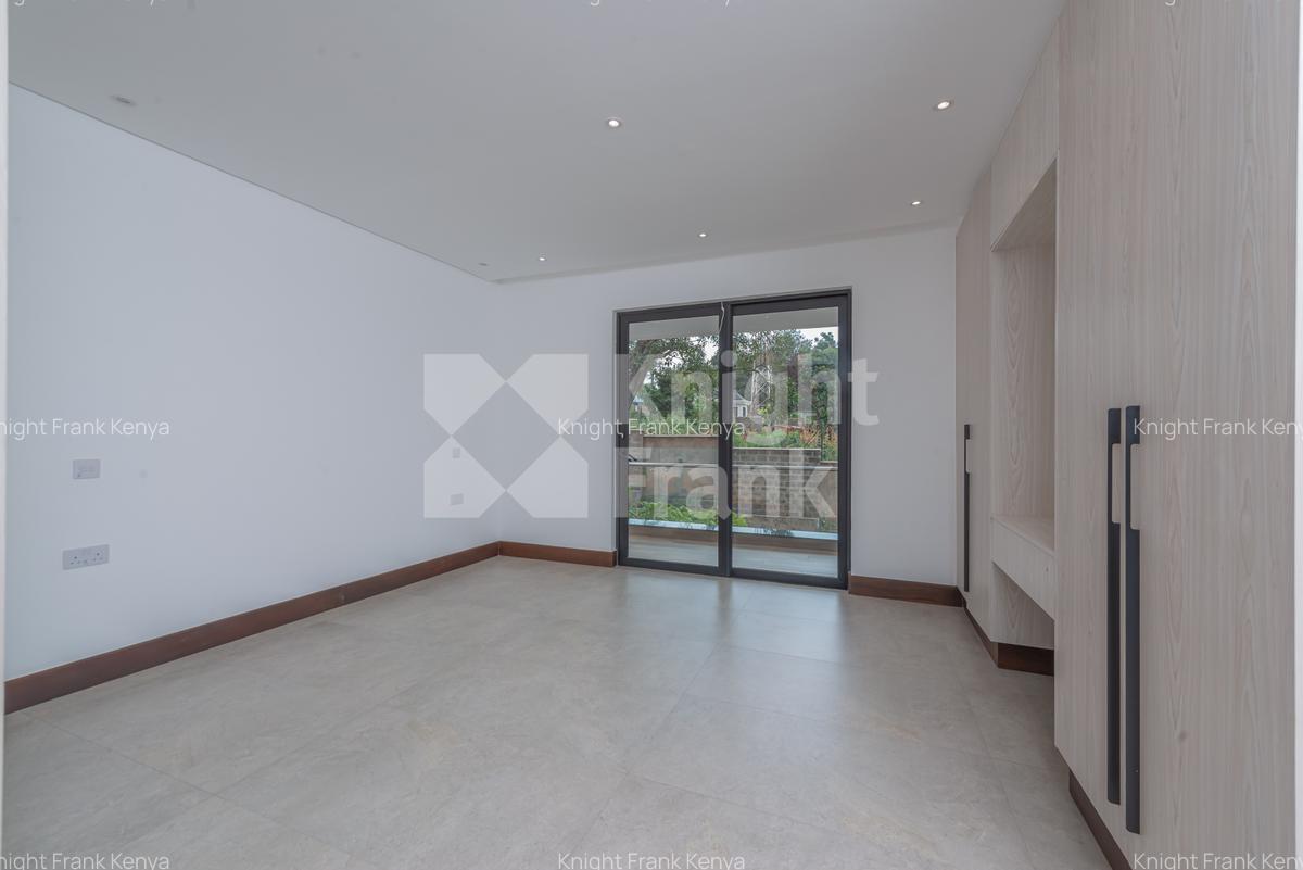 5 Bed Townhouse with En Suite at Isk Road - 12