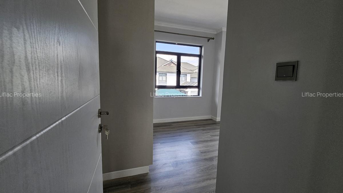 4 Bed Townhouse with En Suite at Five Star Paradise - 15