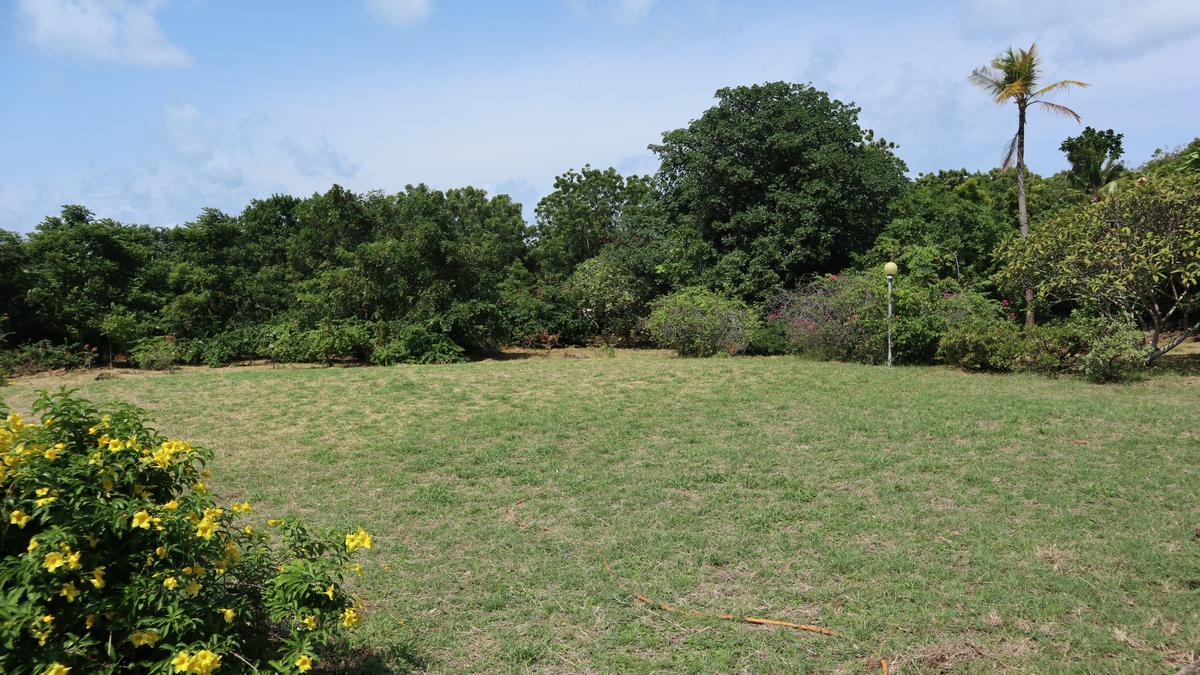 10,890 ft² Land in Nyali Area - 1