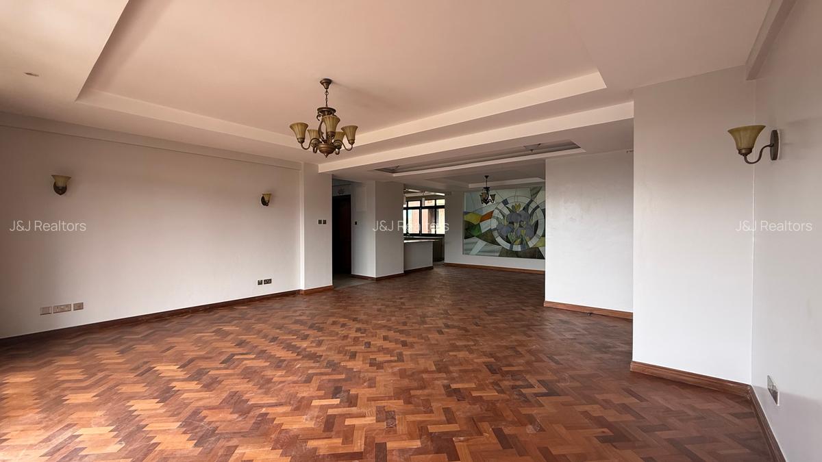 3 Bed Apartment with En Suite in Riverside - 3