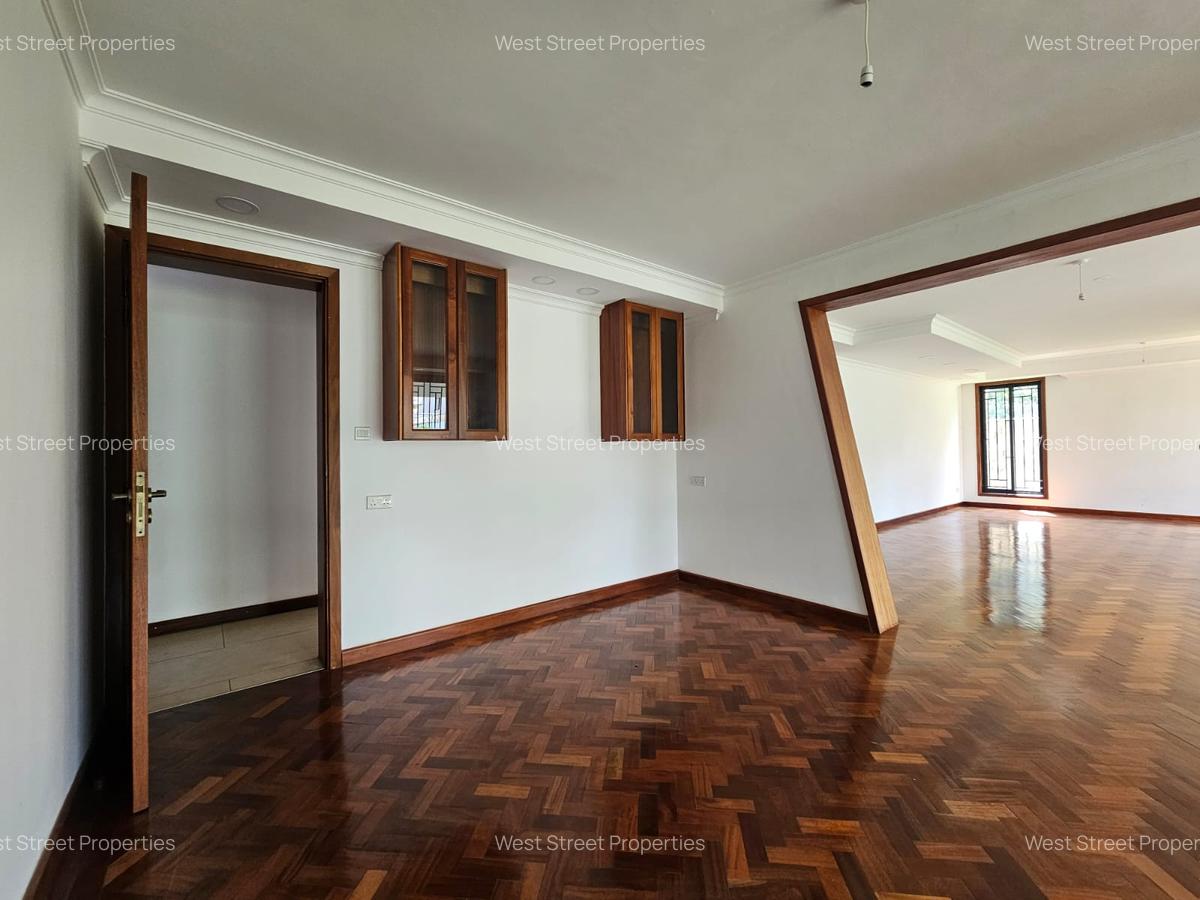 7 Bed Villa with En Suite at Lavington - 20