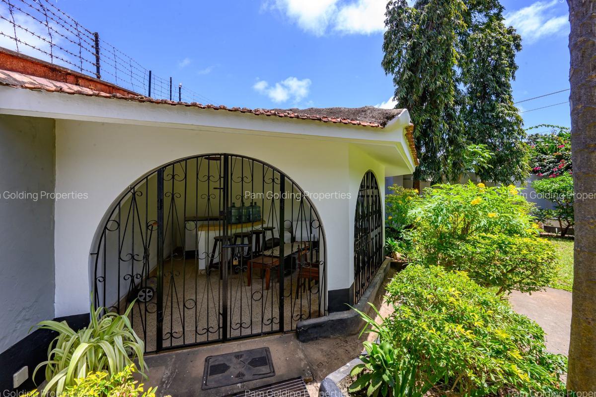 5 Bed Townhouse at Beach Road - 17