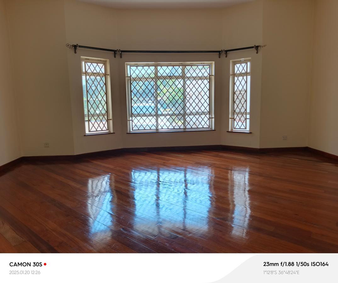5 Bed House with En Suite in Runda - 7