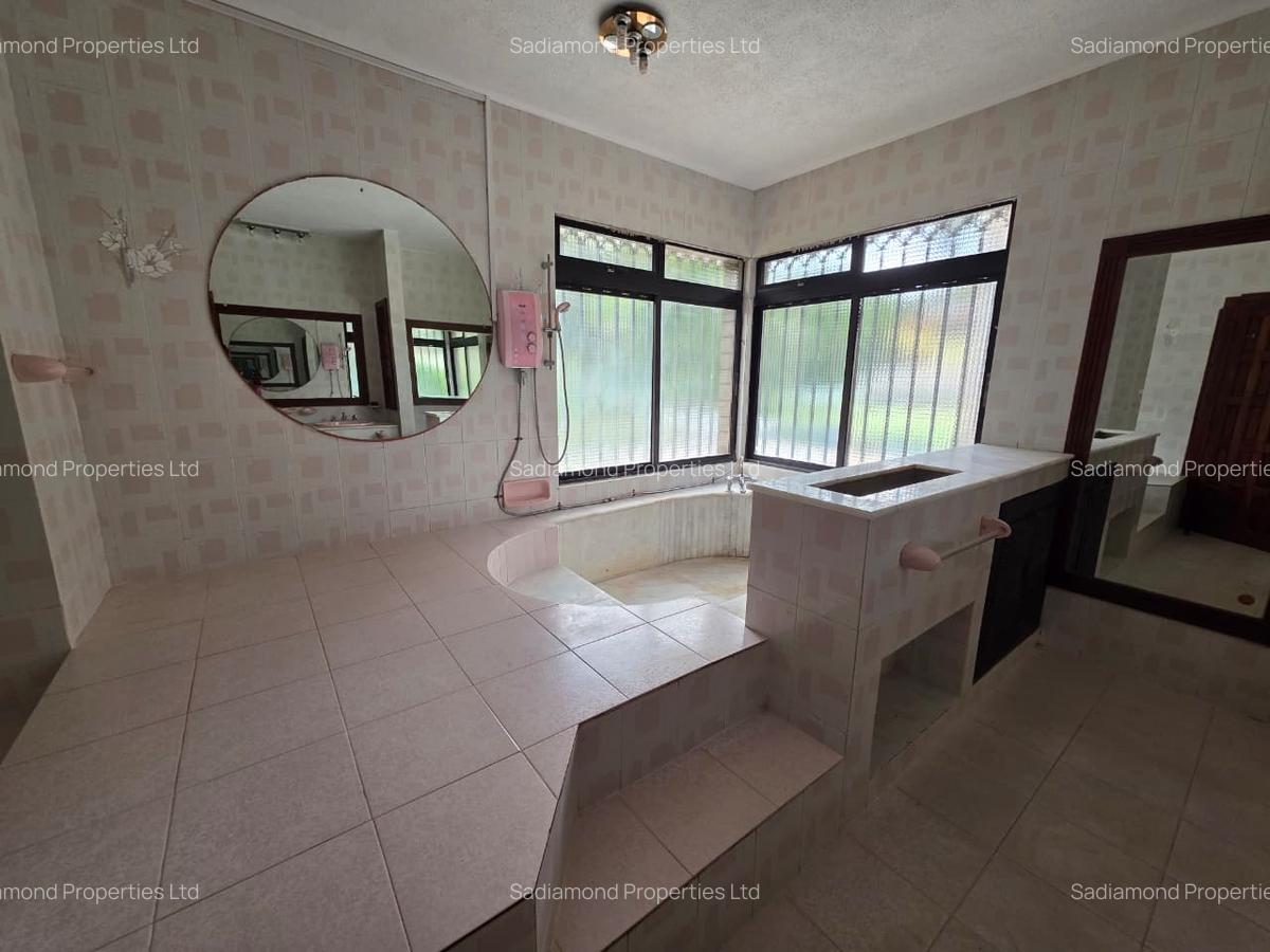 5 Bed Townhouse with En Suite in Muthaiga - 9