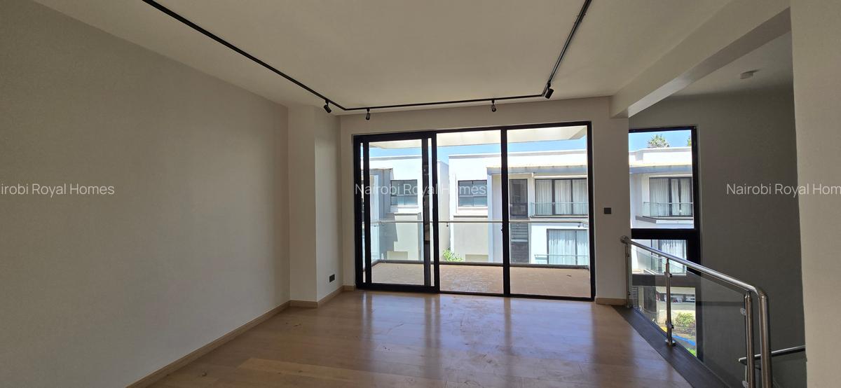 5 Bed Townhouse with En Suite at Lavington Green - 3