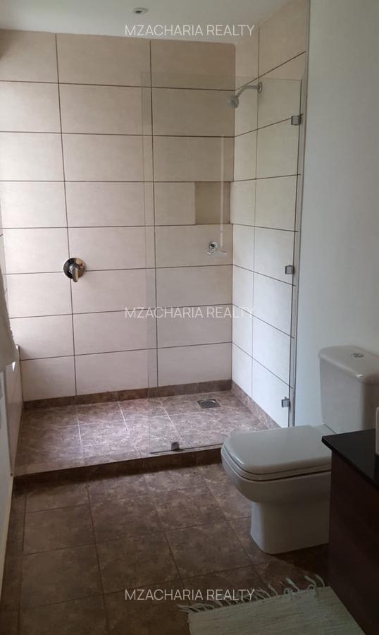 5 Bed Villa with En Suite in Rosslyn - 8