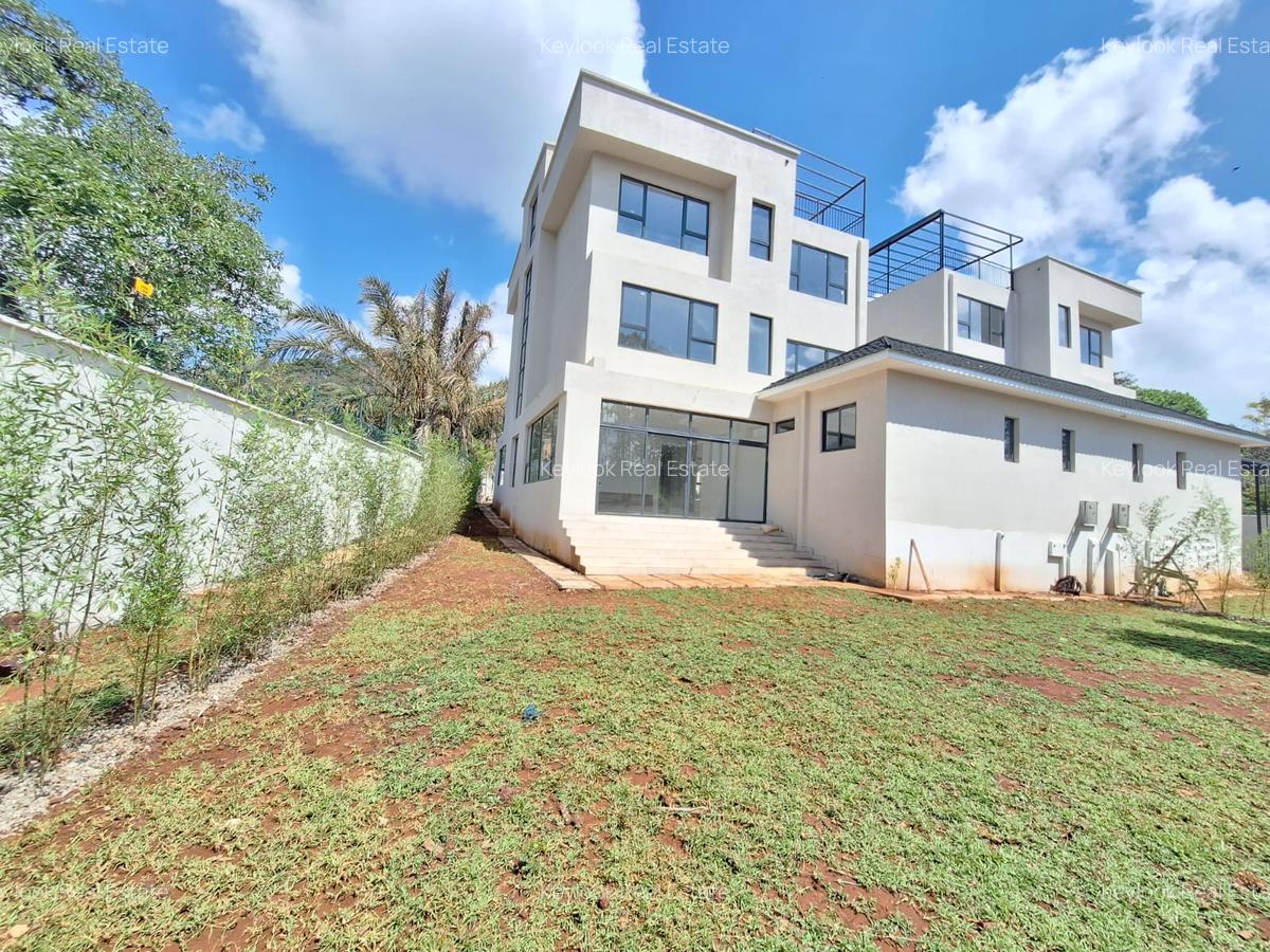 5 Bed Townhouse with En Suite at Lavington - 1