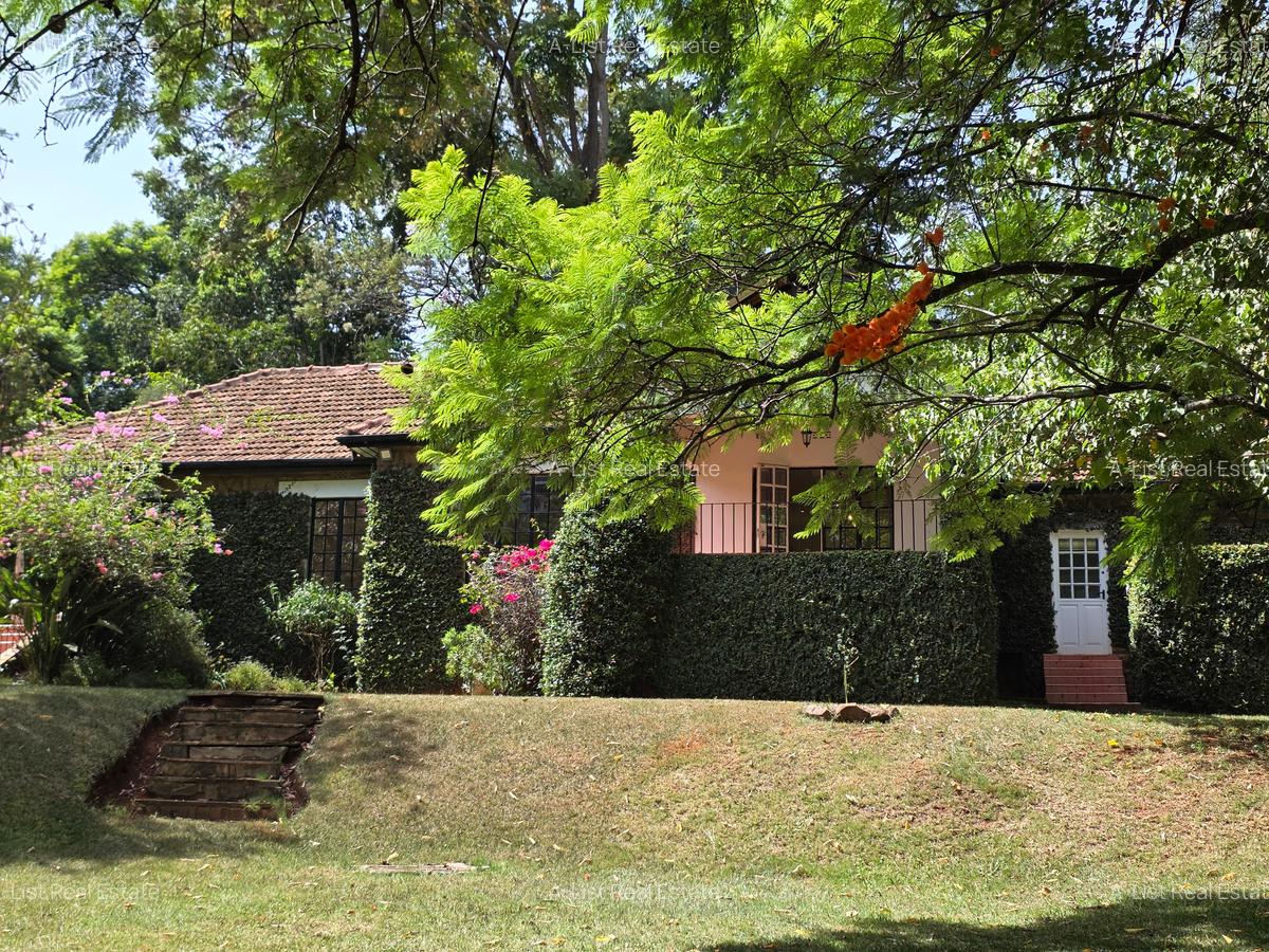 4 Bed House with En Suite at Lavington - 8