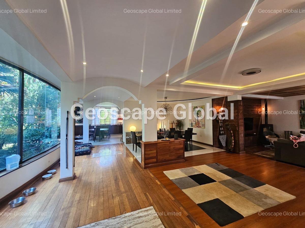 5 Bed House with En Suite in Runda - 1