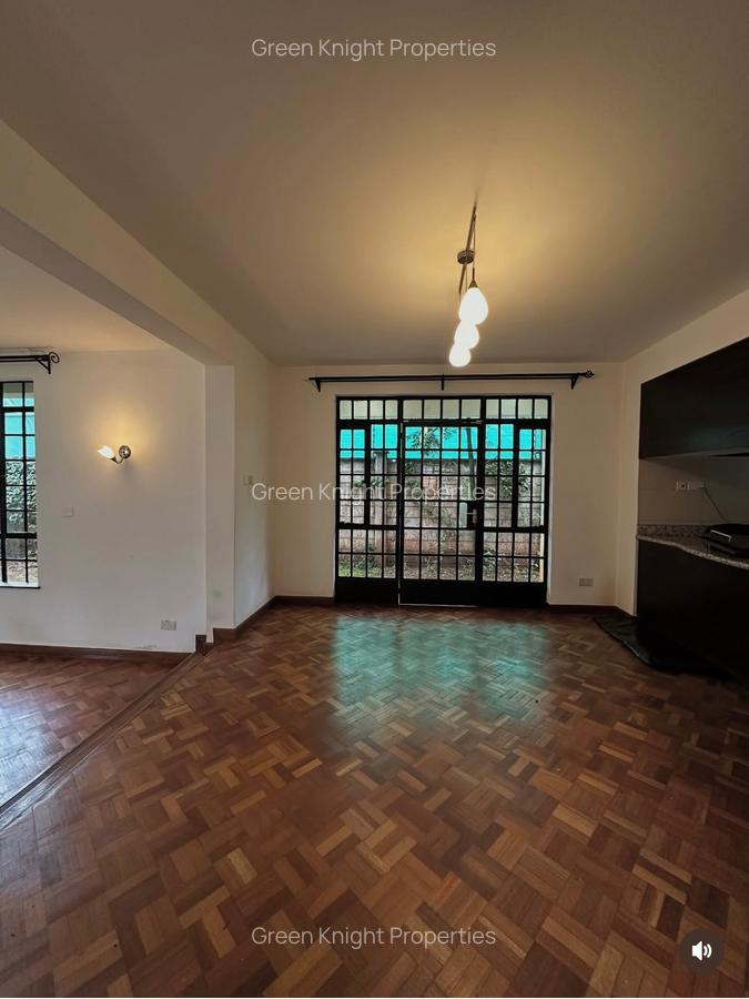 4 Bed House with En Suite in Lavington - 7